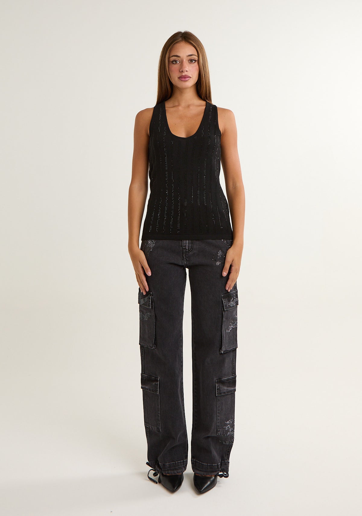 Jeans cargo con strass