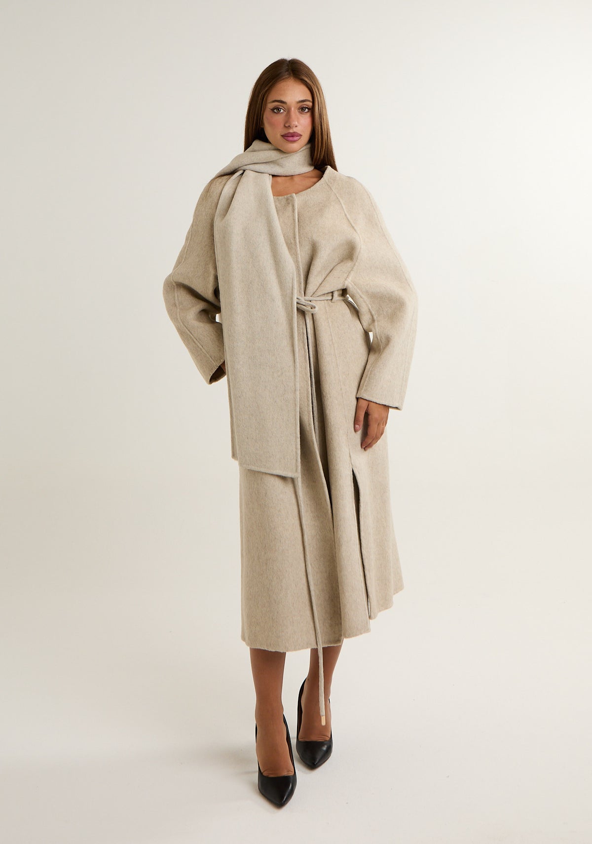 Cappotto girocollo con sciarpa