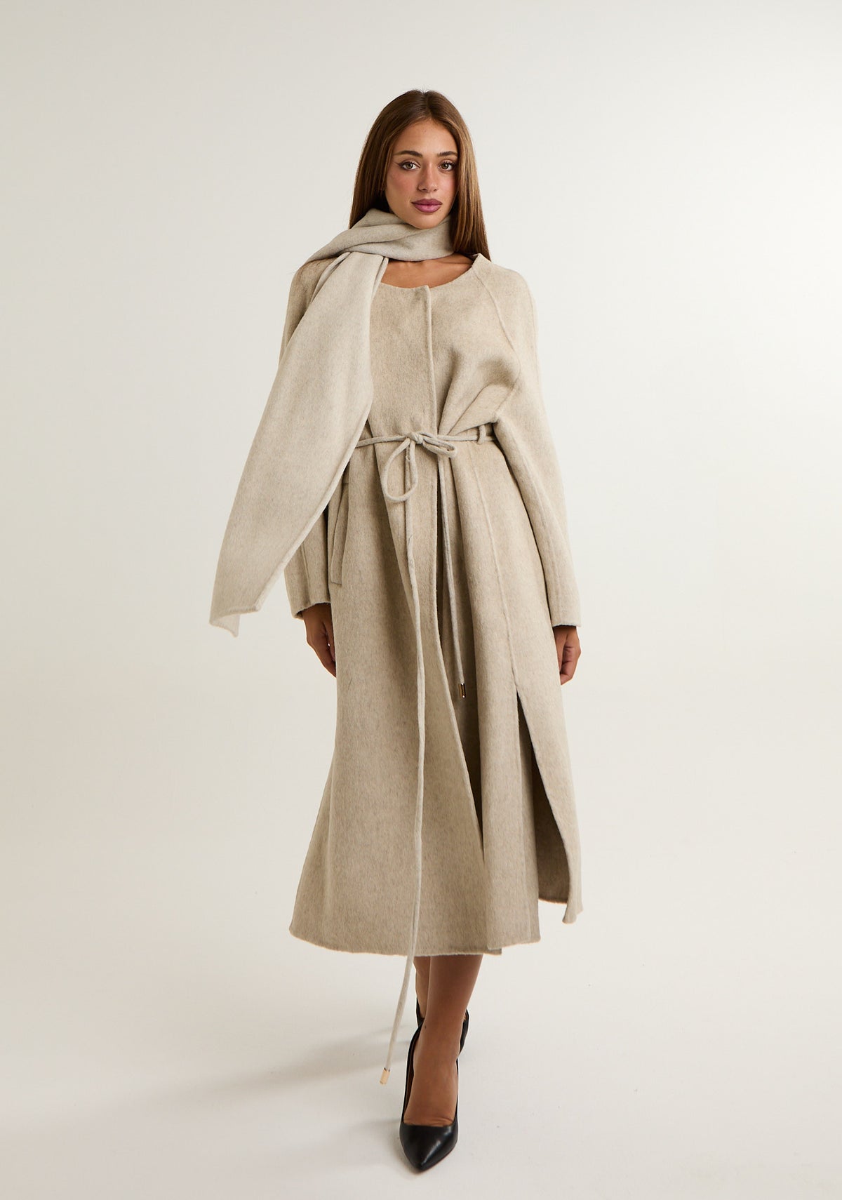 Cappotto girocollo con sciarpa