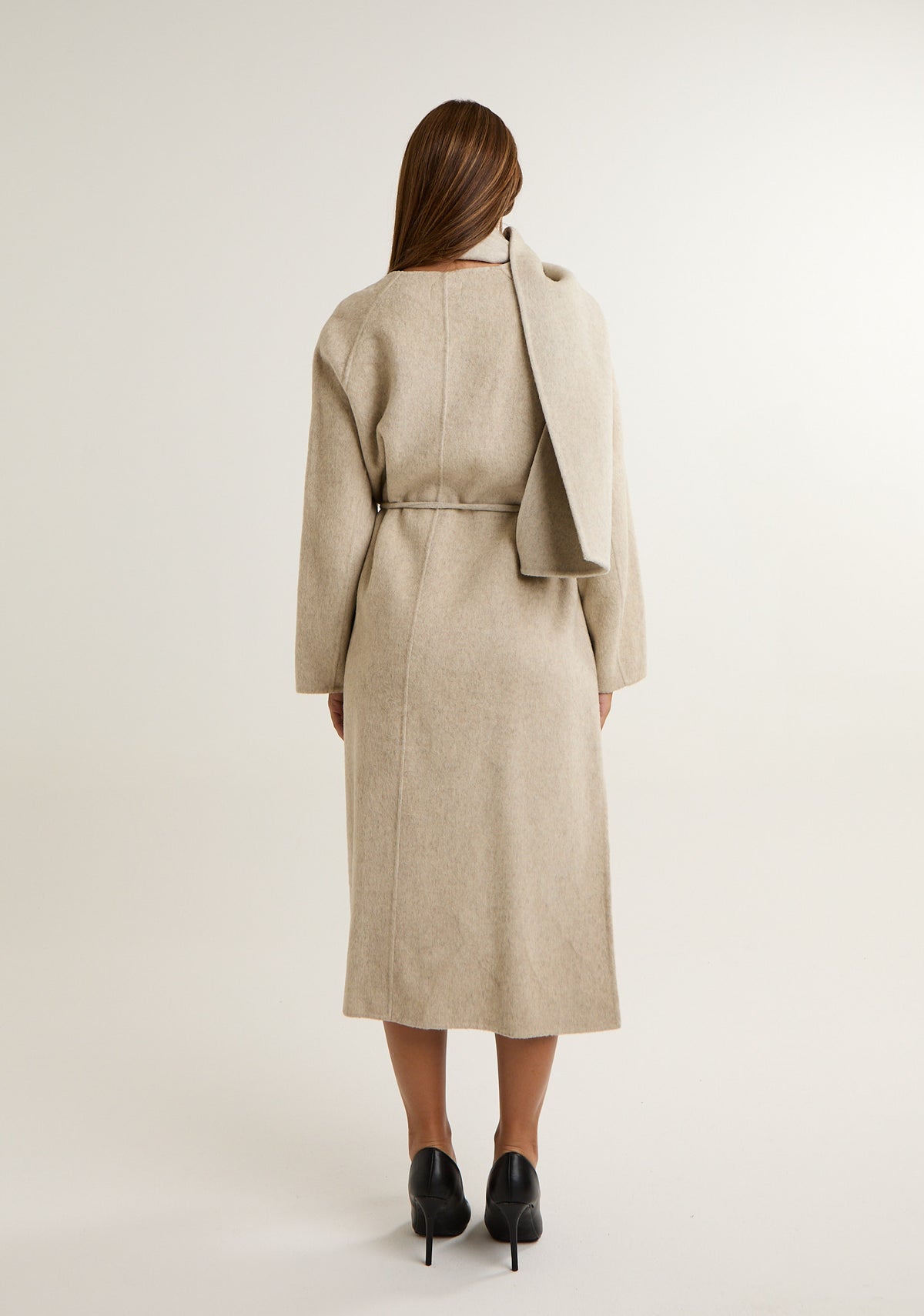 Cappotto girocollo con sciarpa