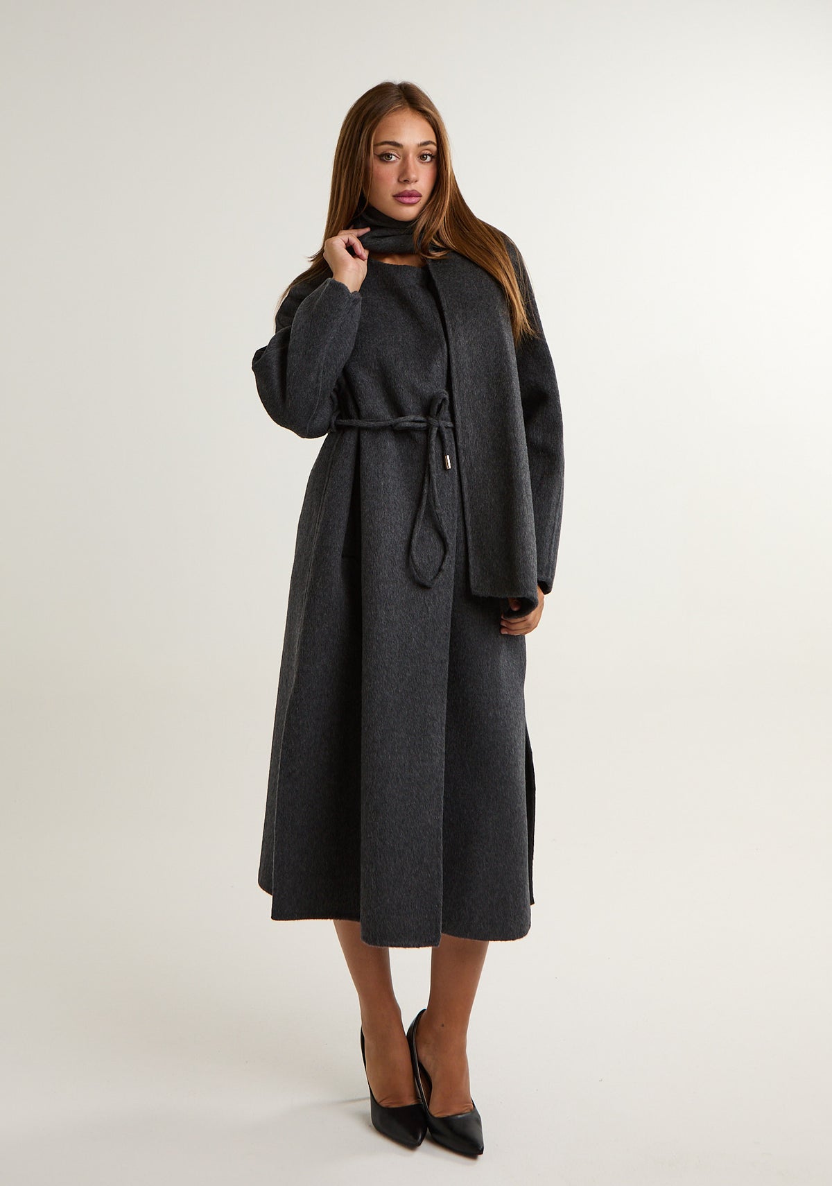 Cappotto girocollo con sciarpa