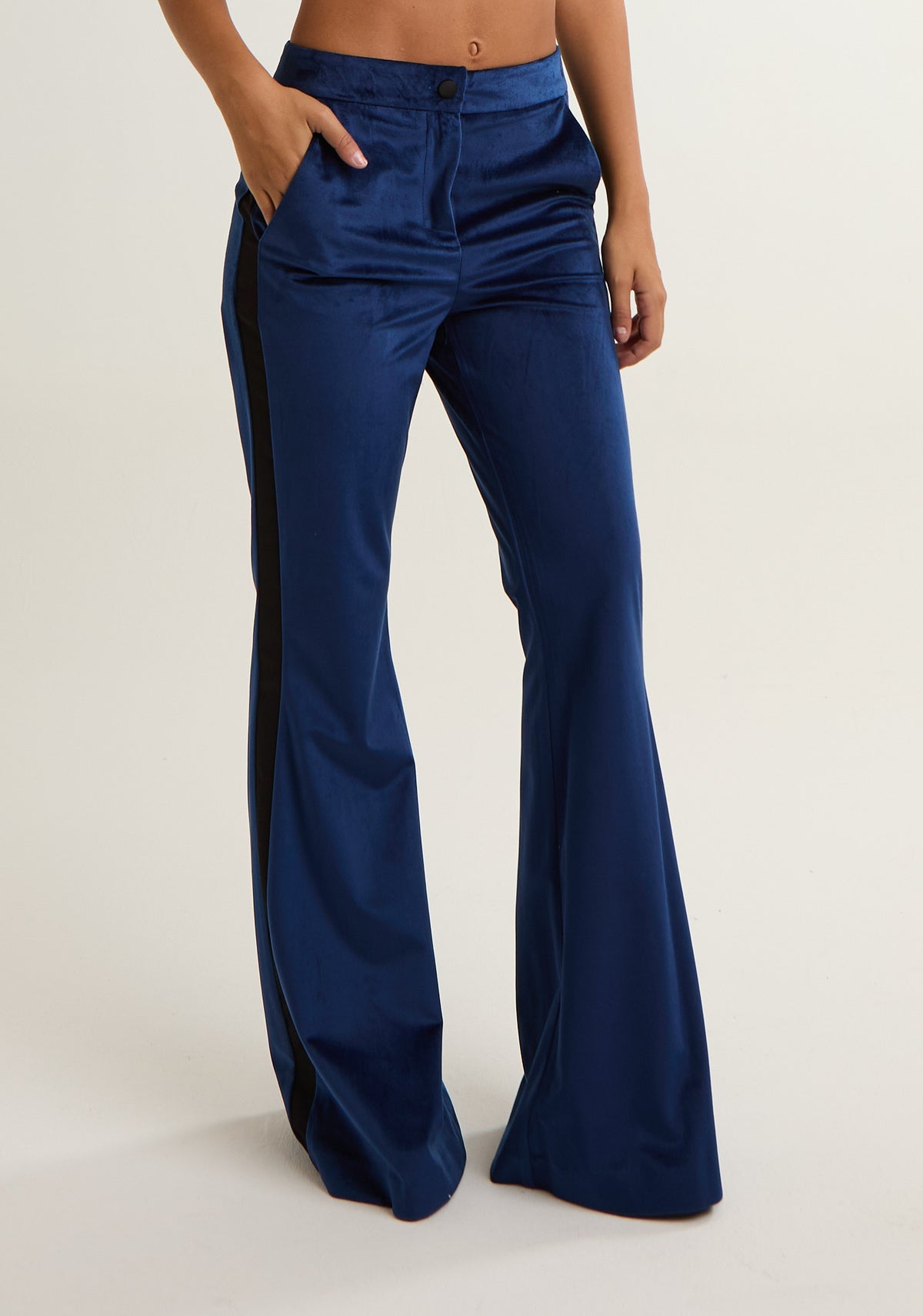 Pantalone a zampa