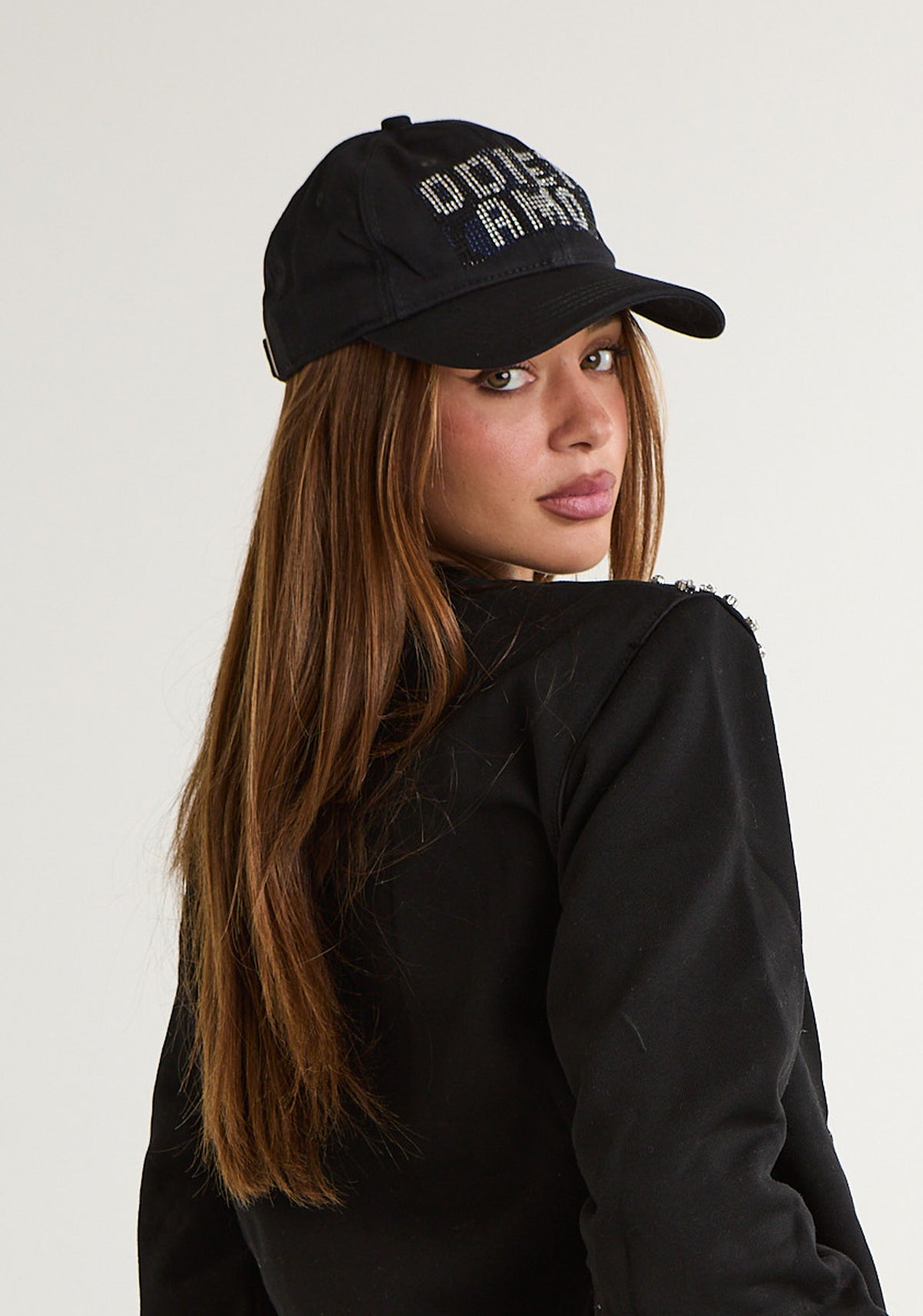 Cappello basket con applicazioni
