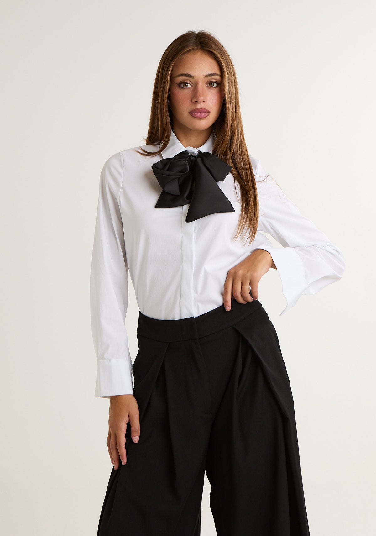 Camicia con fiocco in raso