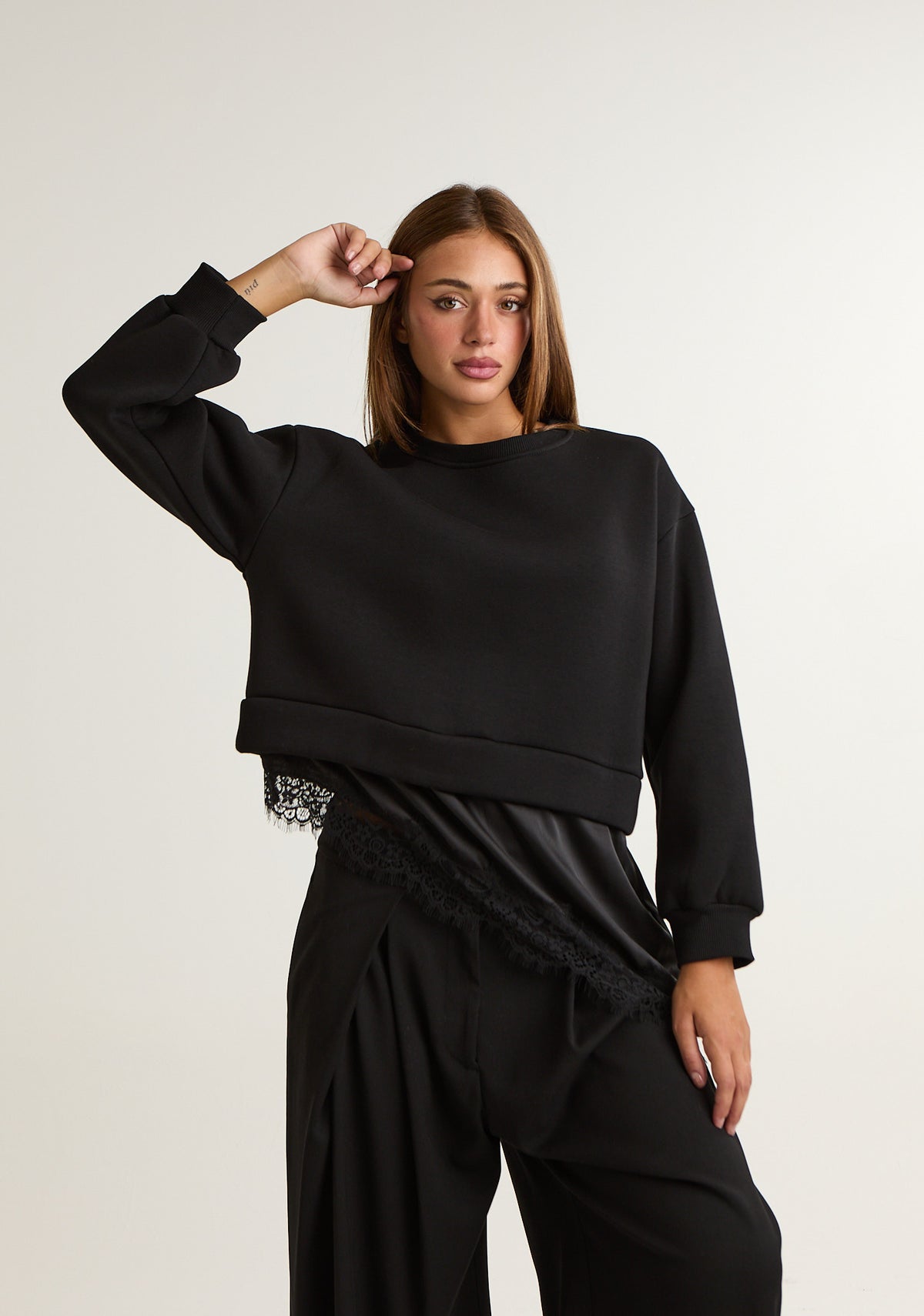 Felpa asimmetrica con pizzo