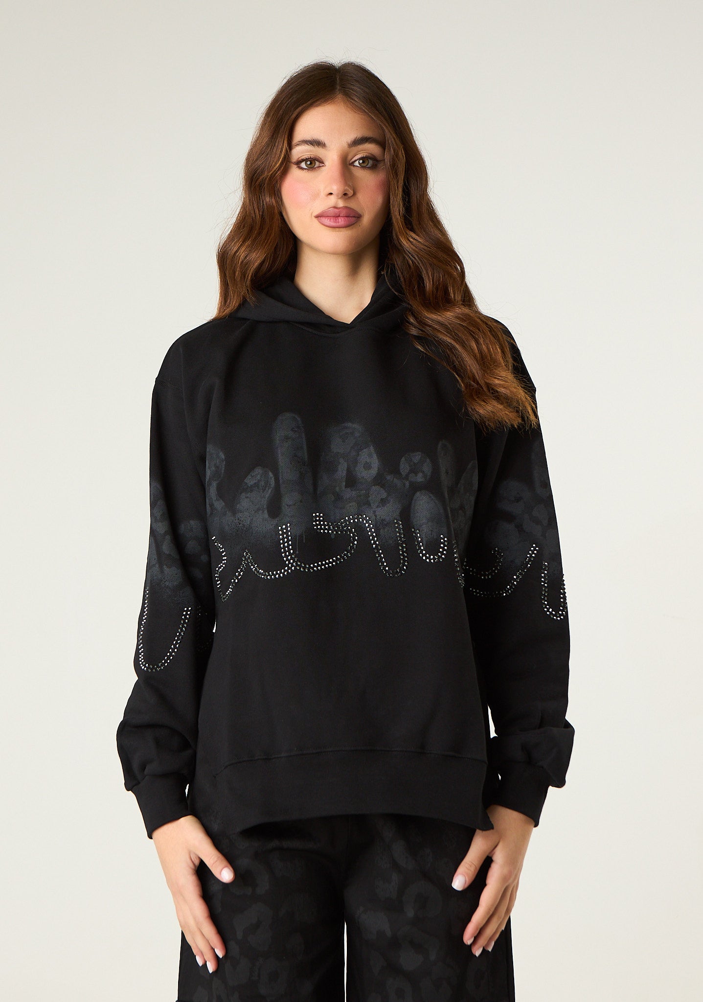 Felpa con cappuccio e applicazioni