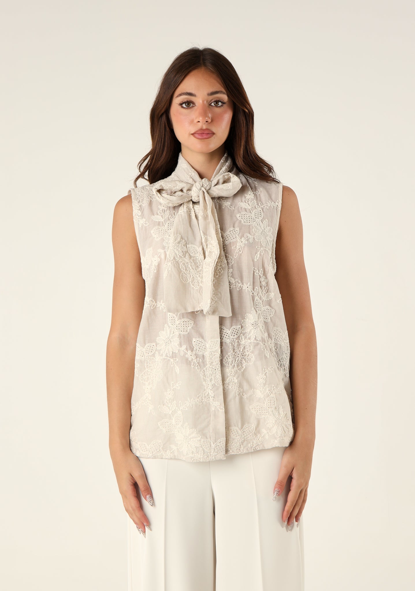 Camicia con ricamo