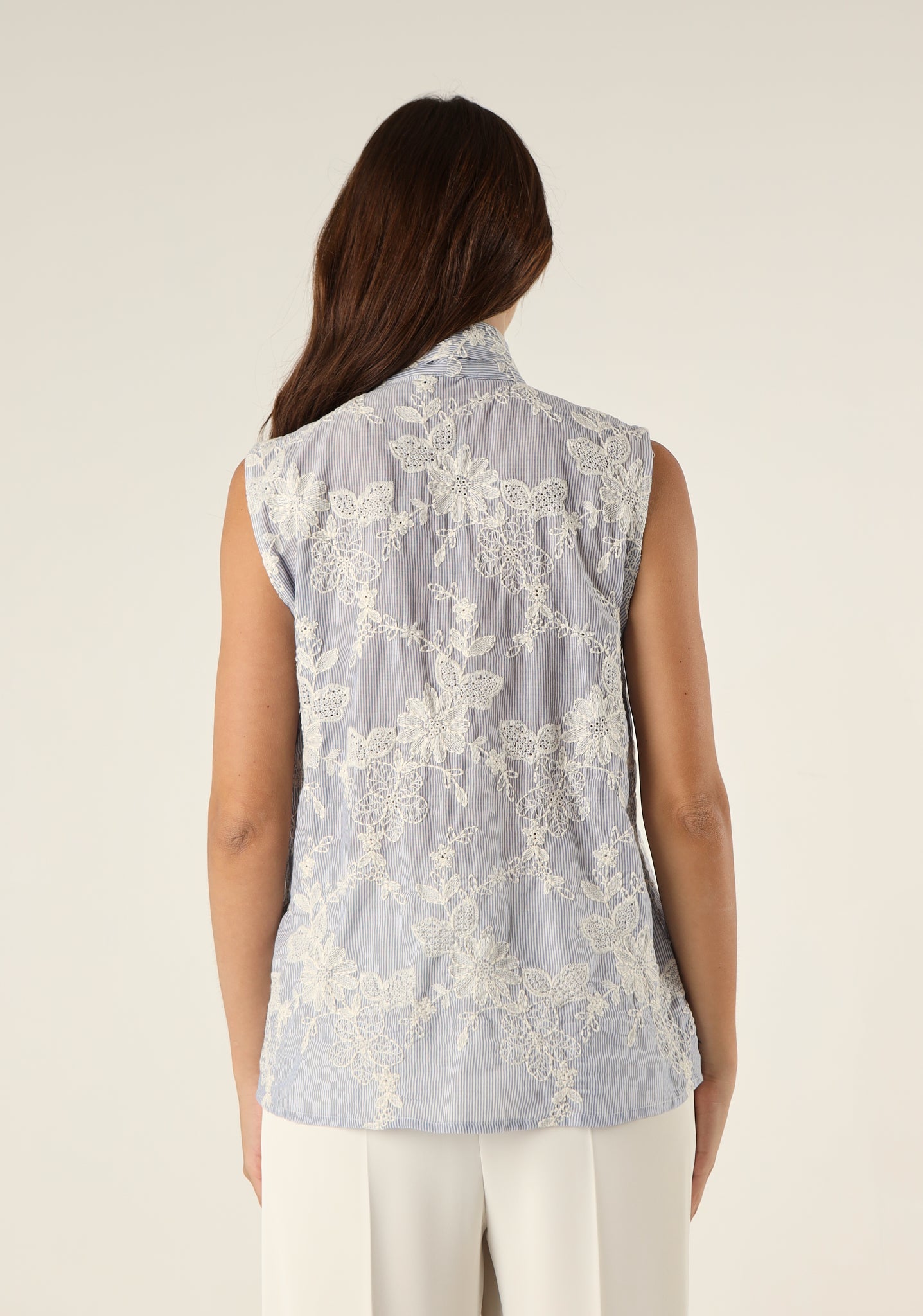 Camicia con ricamo
