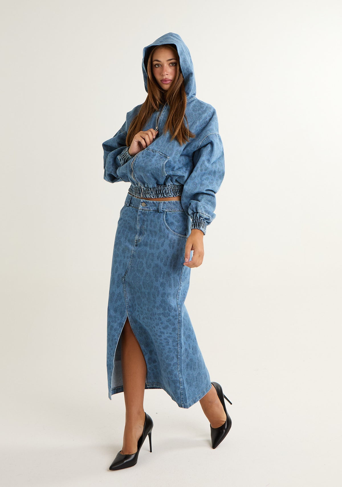 Gonna midi in denim maculato