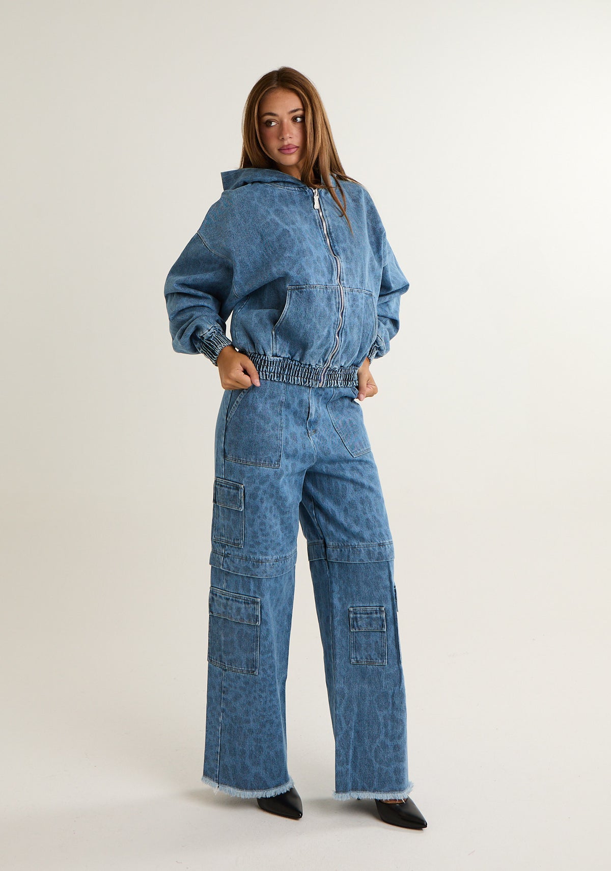 Jeans in denim maculato