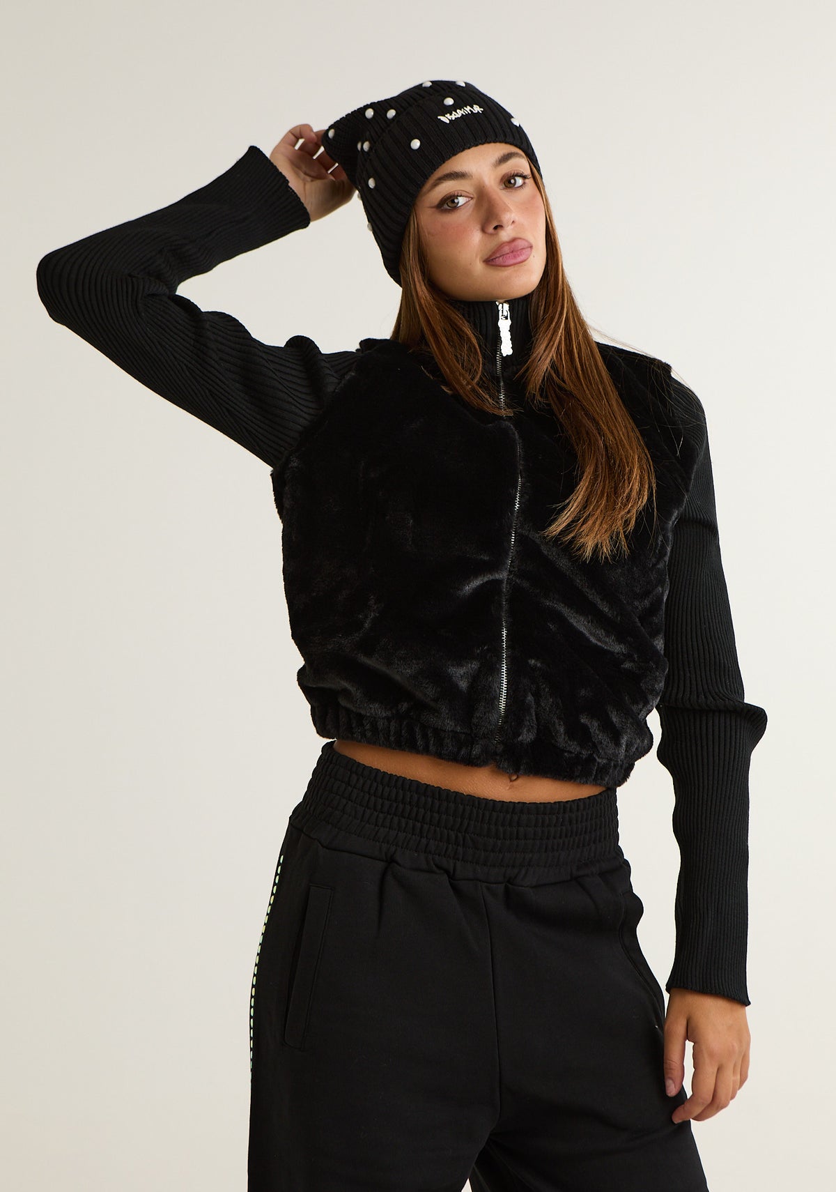 Cappello in maglia con perle