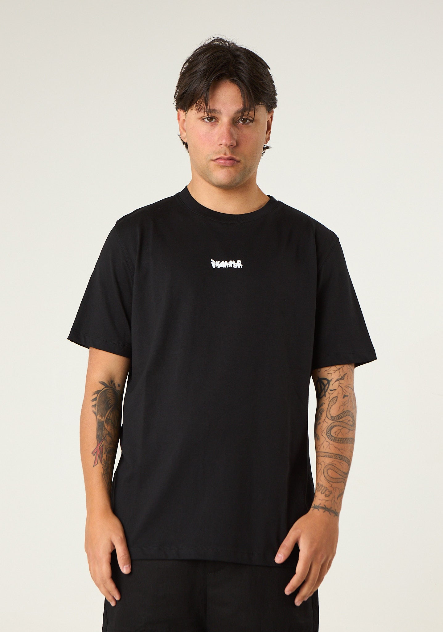 T-shirt con stampa graffiti