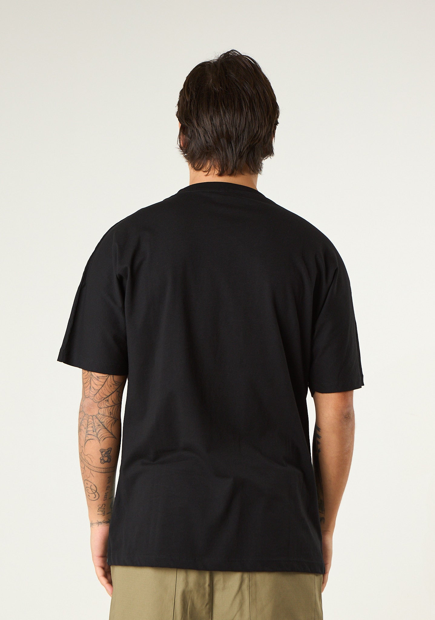 T-shirt con stampa spray frontale
