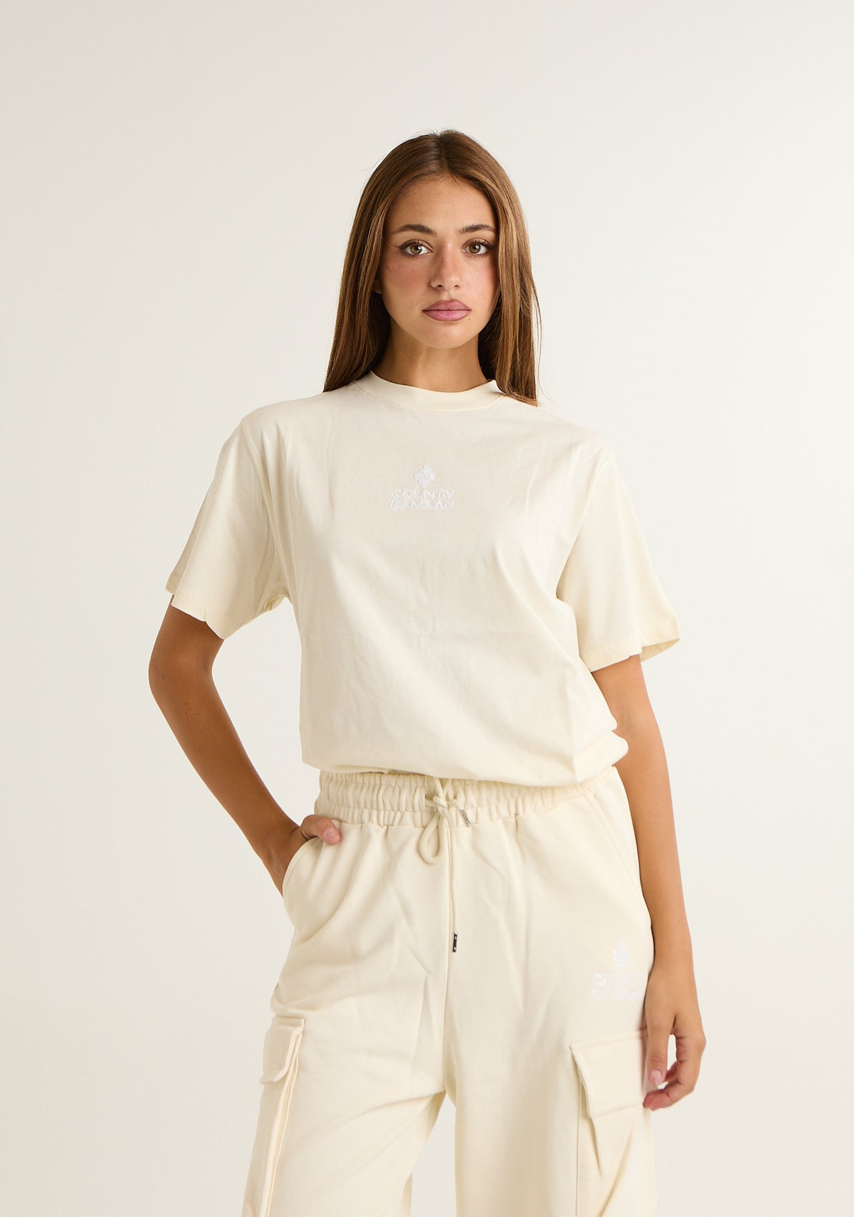T-shirt con logo ricamato piccolo