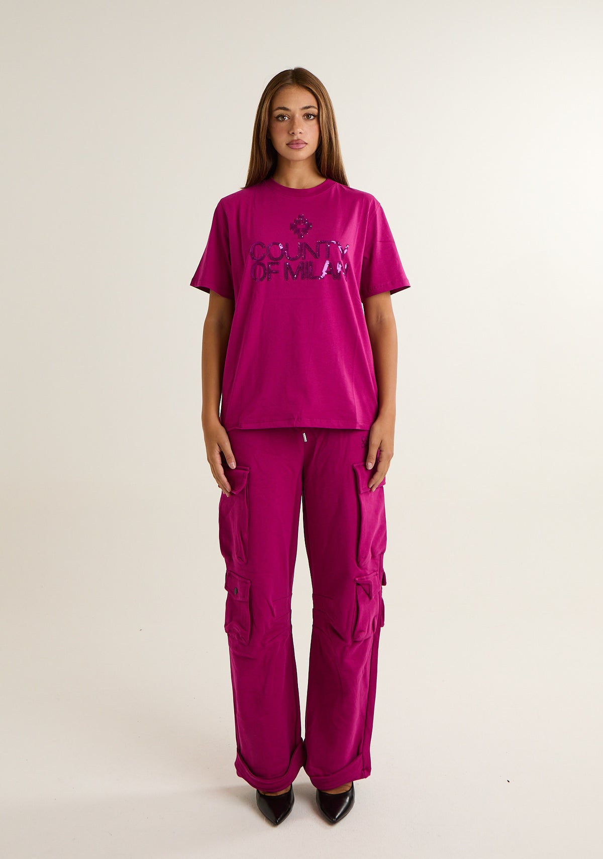 T-shirt con ricamo frontale