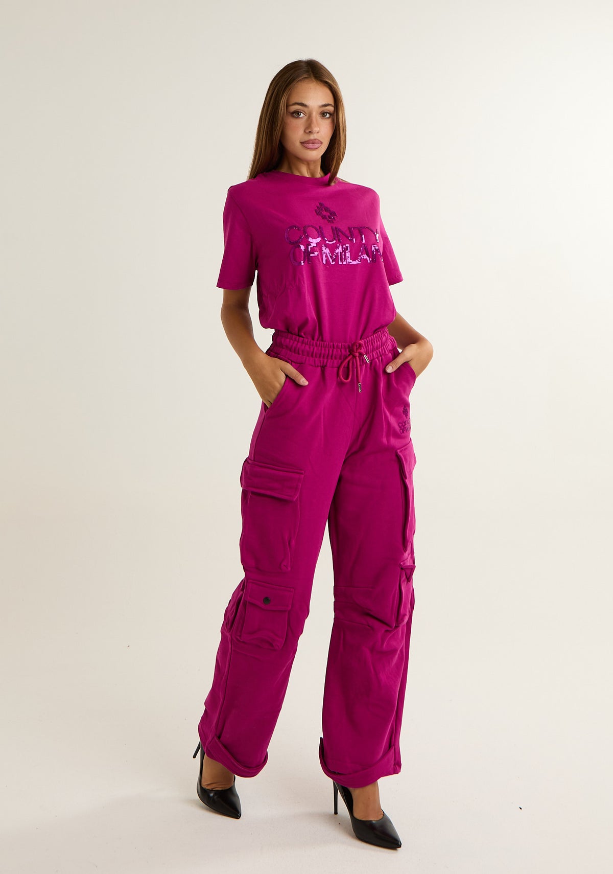 T-shirt con ricamo frontale