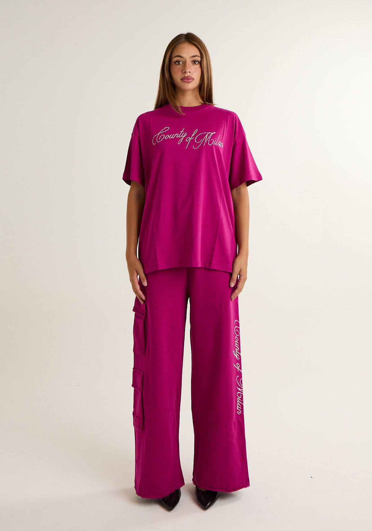 T-shirt con logo prezioso applicato