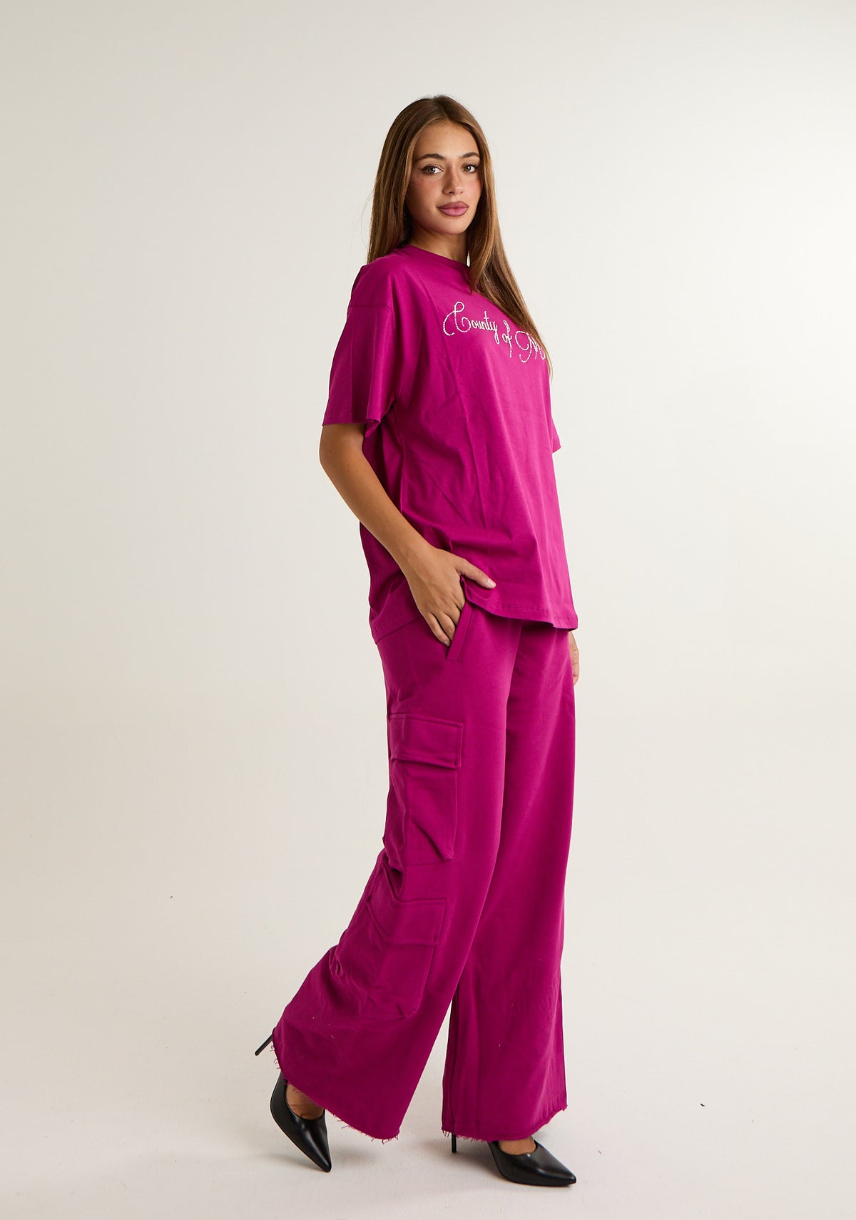 Pantalone con applicazioni laterali logate