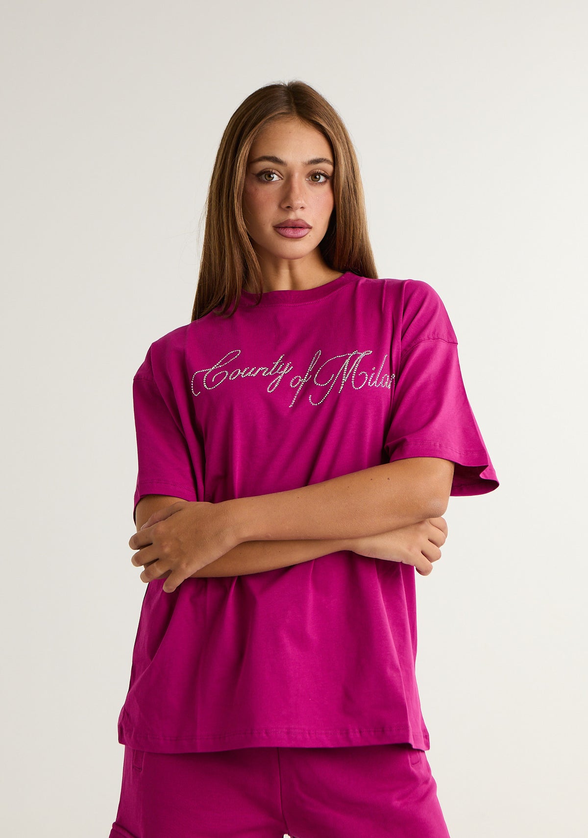 T-shirt con logo prezioso applicato