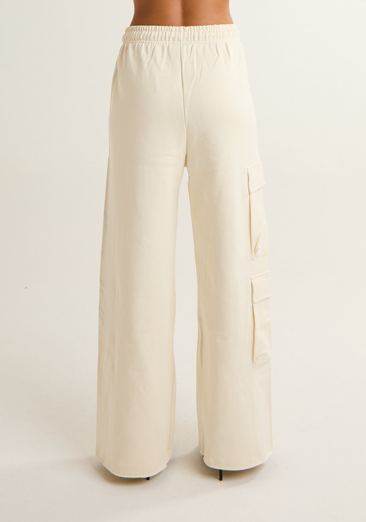 Pantalone con applicazioni laterali logate