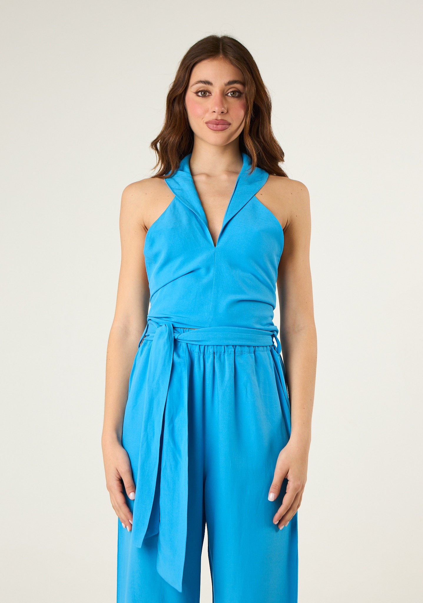 Top con allaccio al collo