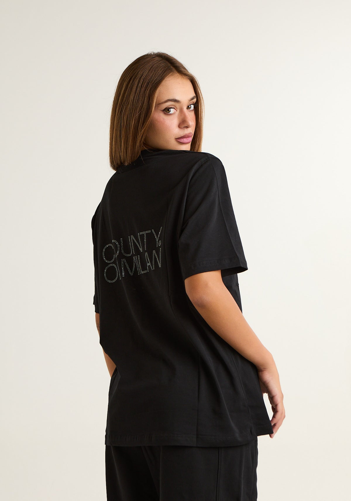 T-shirt con applicazioni posteriori