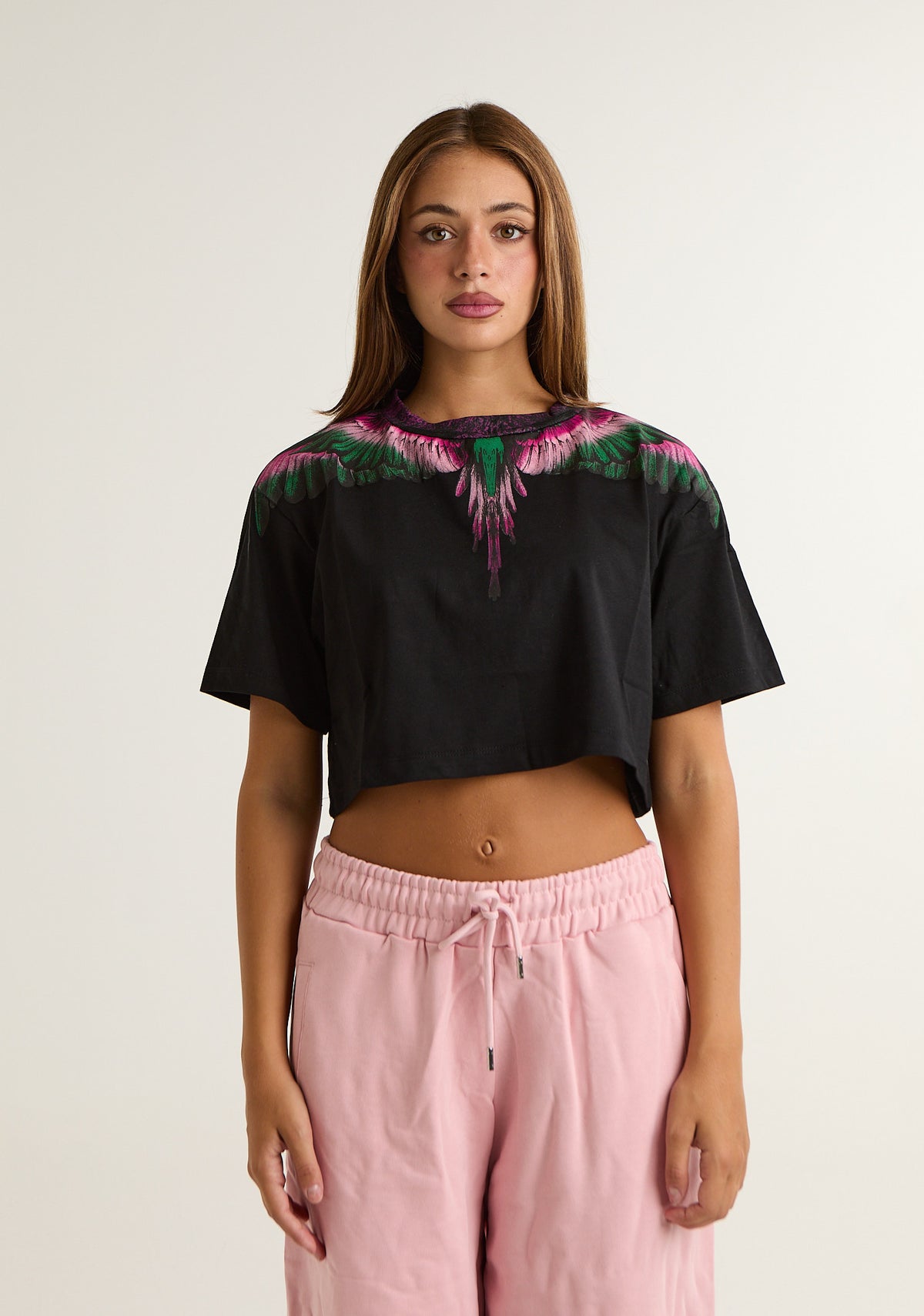 T-shirt crop con ali colorate
