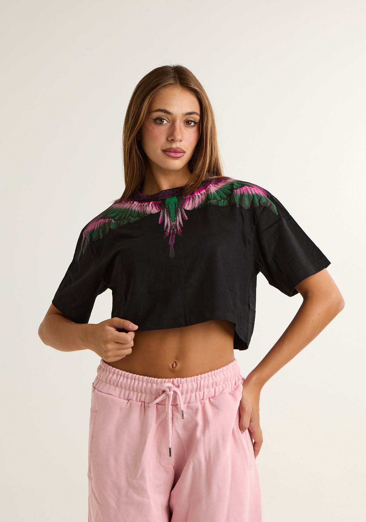 T-shirt crop con ali colorate