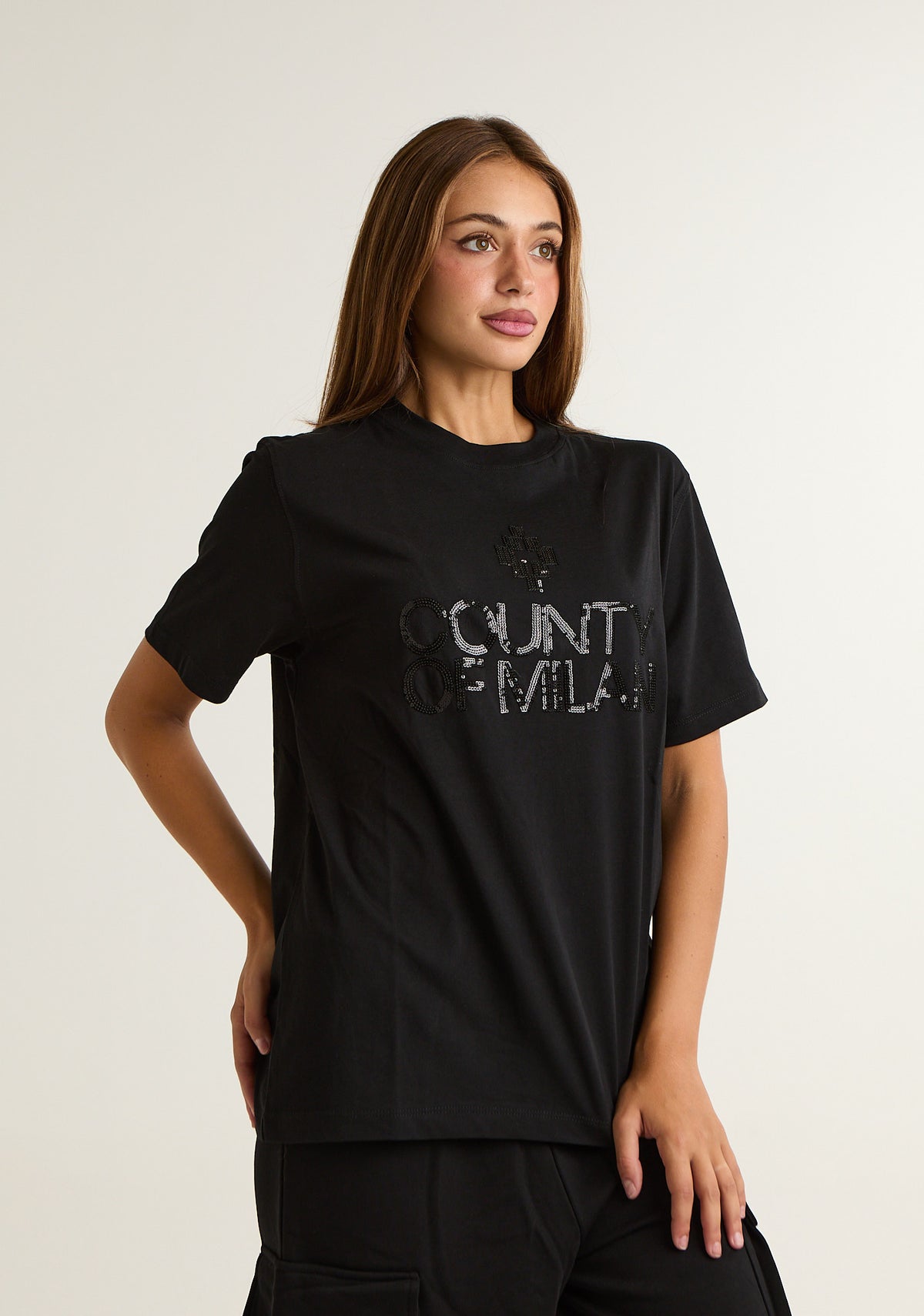 T-shirt con ricamo frontale
