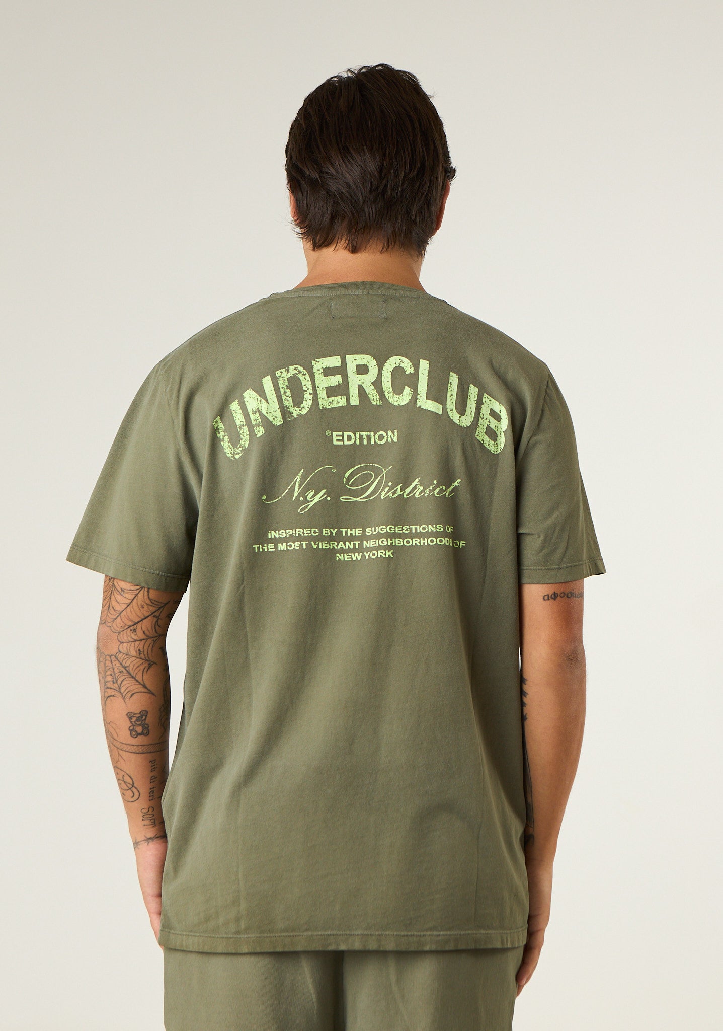 T-shirt con stampa posteriore