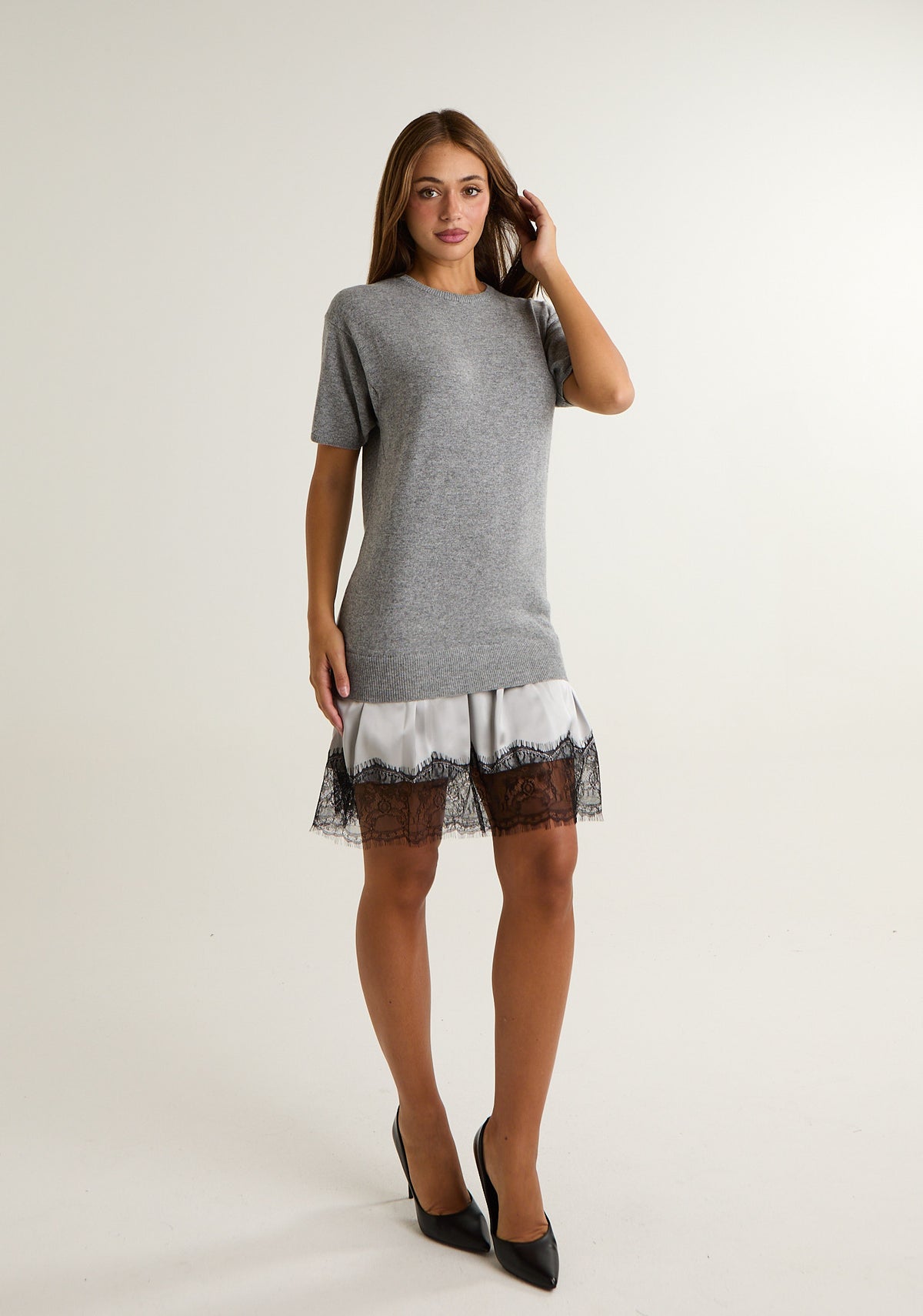Abito in maglia leggera con pizzo