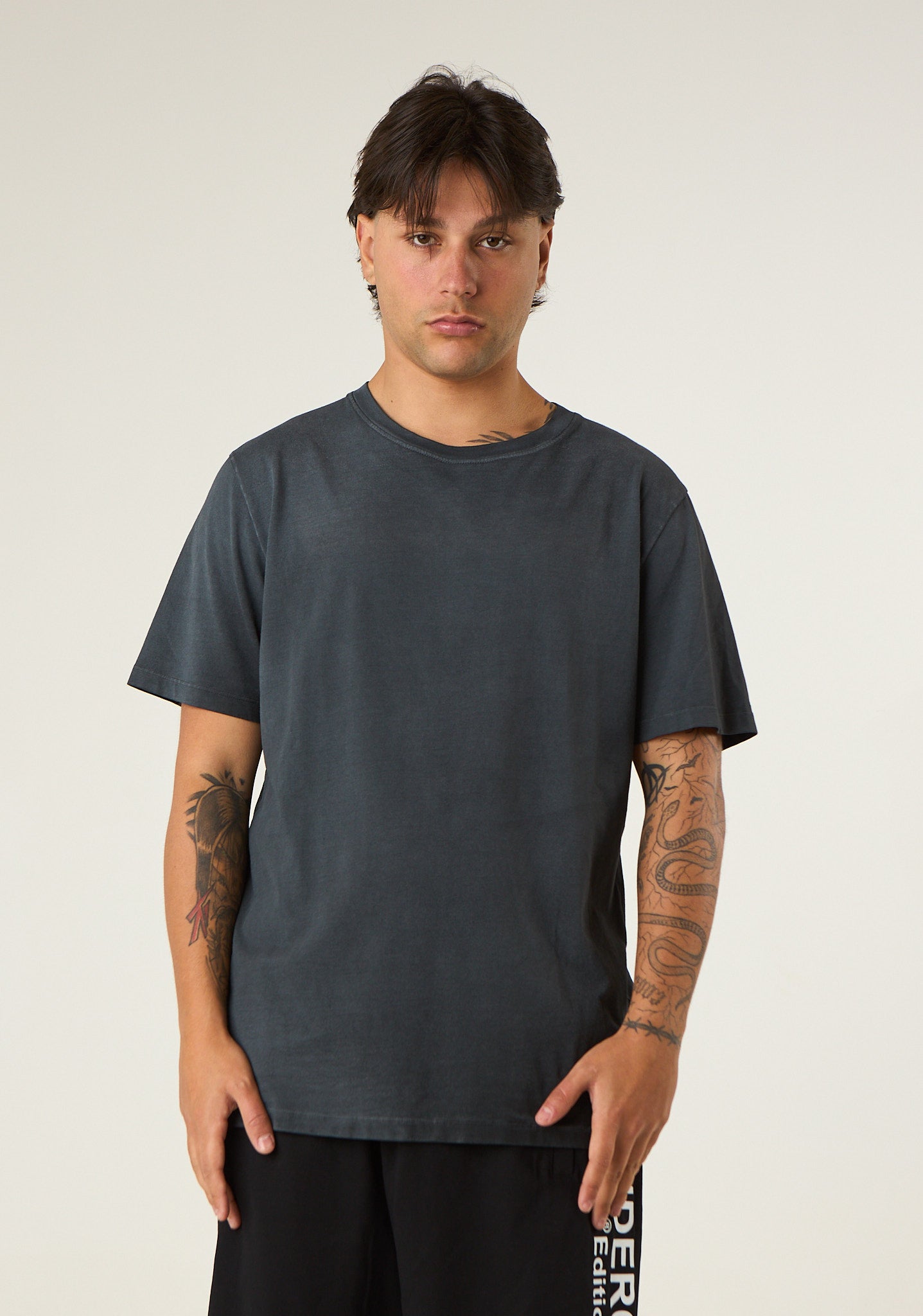 T-shirt con stampa posteriore