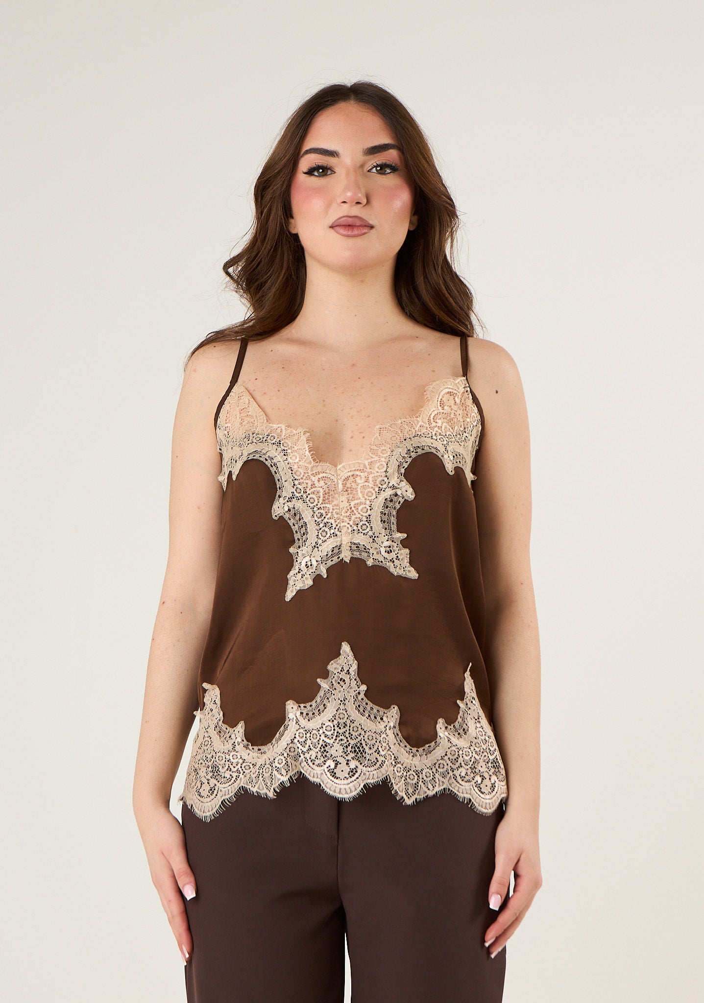 Top in raso e pizzo