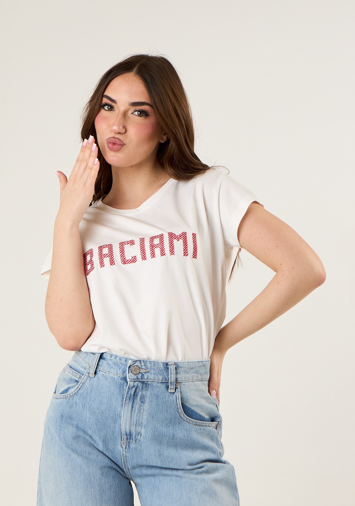 T-shirt con ricamo
