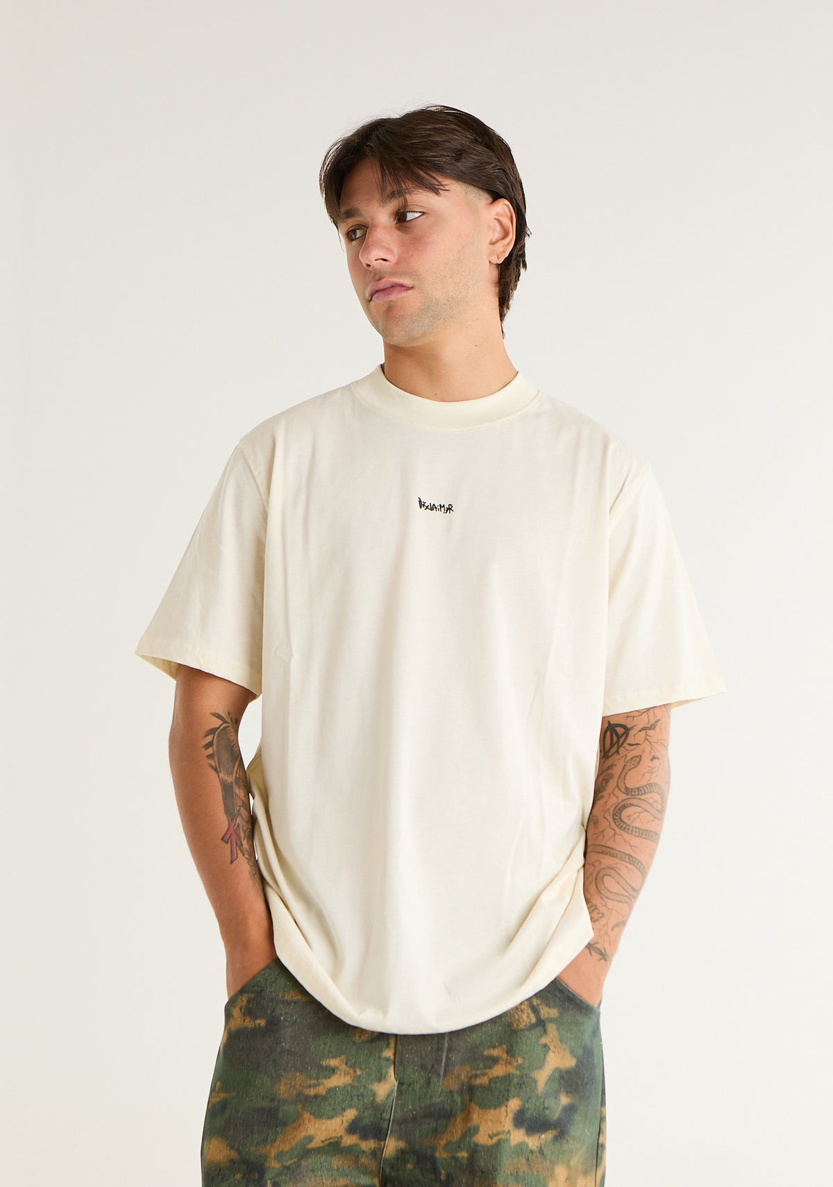 T-shirt con stampa posteriore