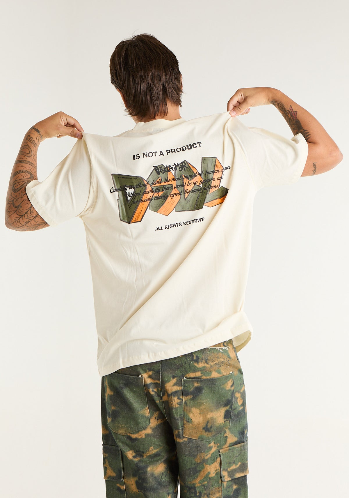 T-shirt con stampa posteriore