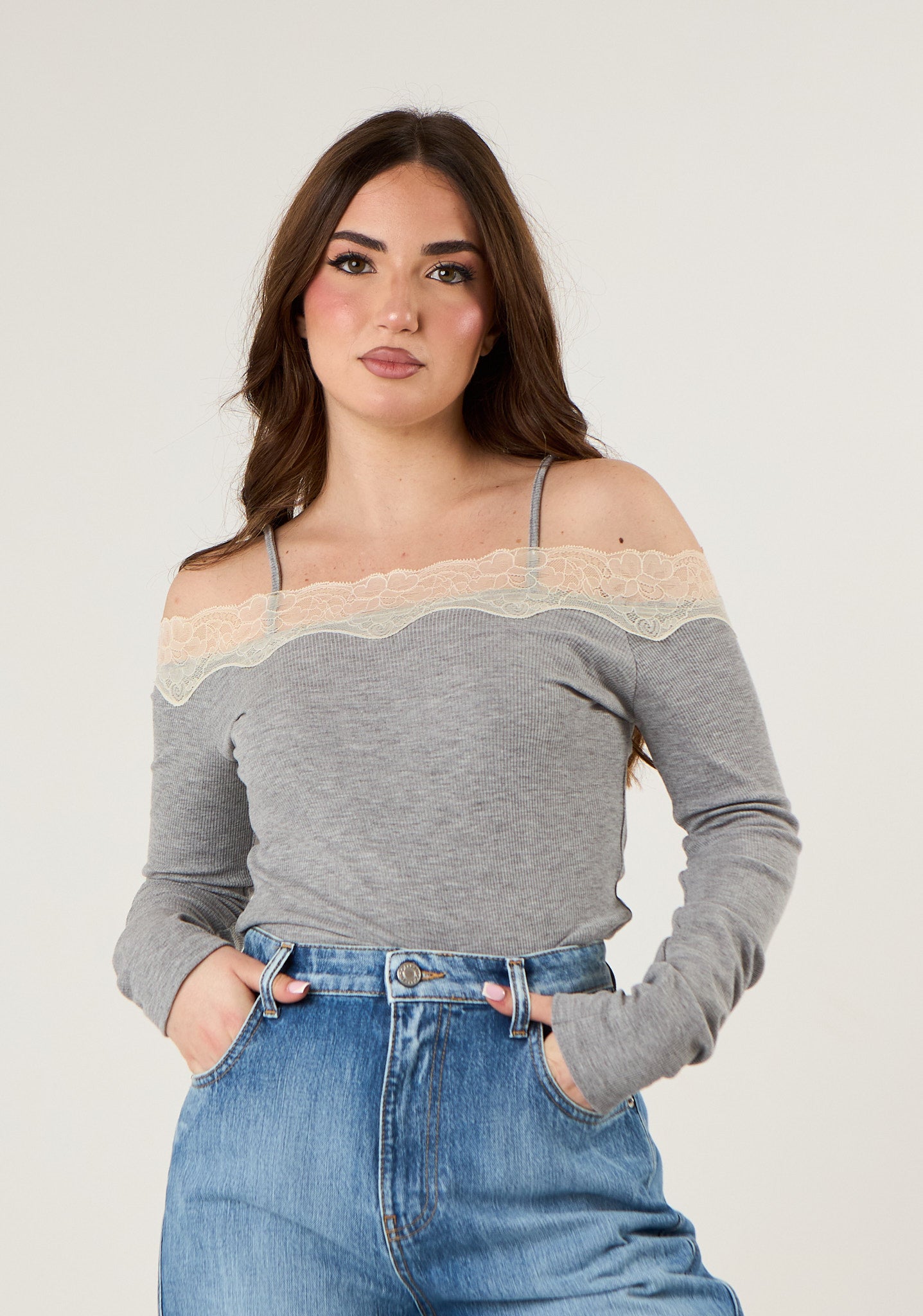 Maglia con scollo a barca in pizzo