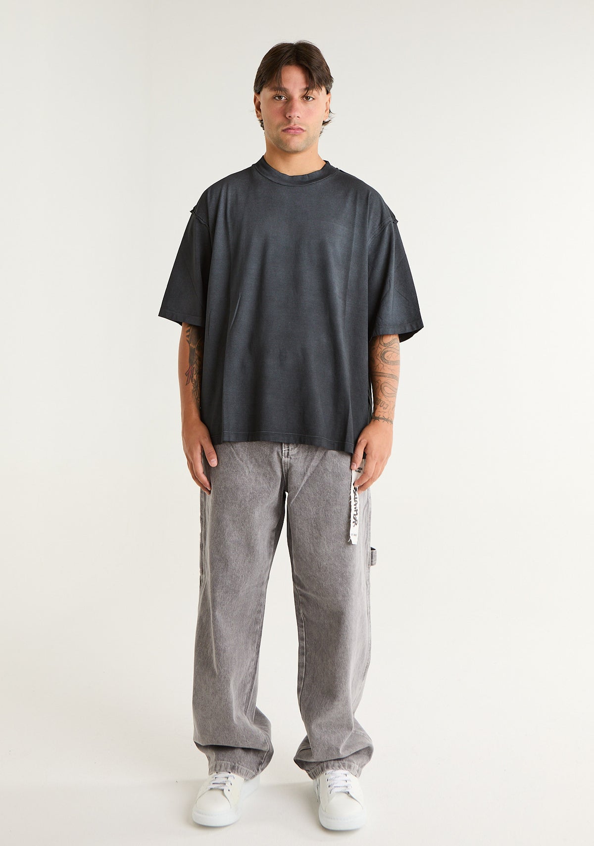 T-shirt con cuciture a taglio vivo