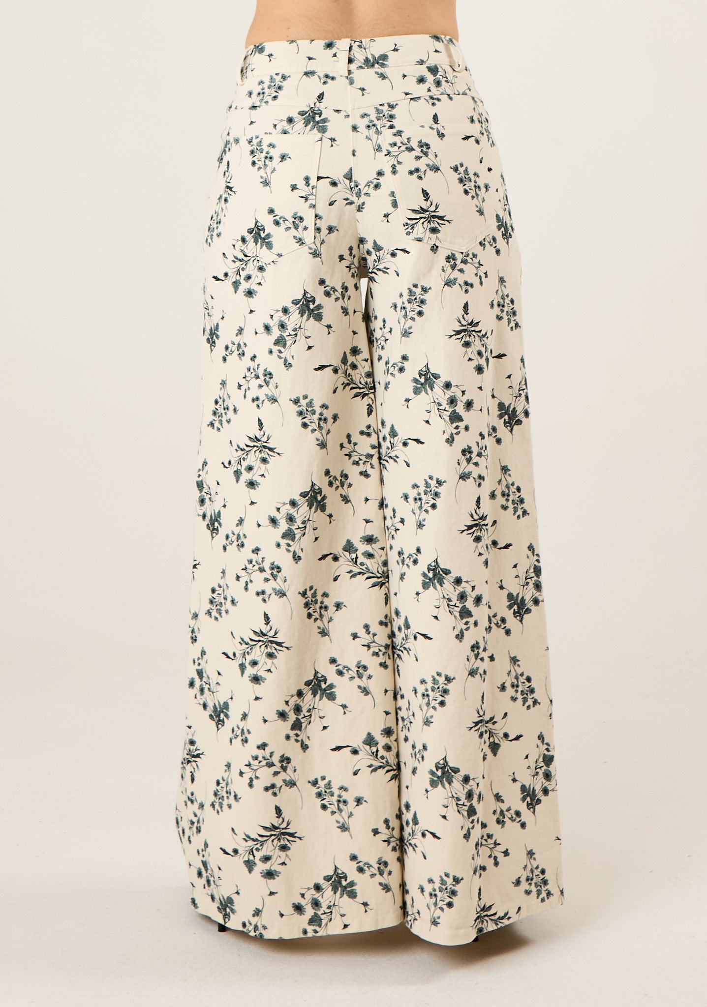 Jeans floreale a zampa