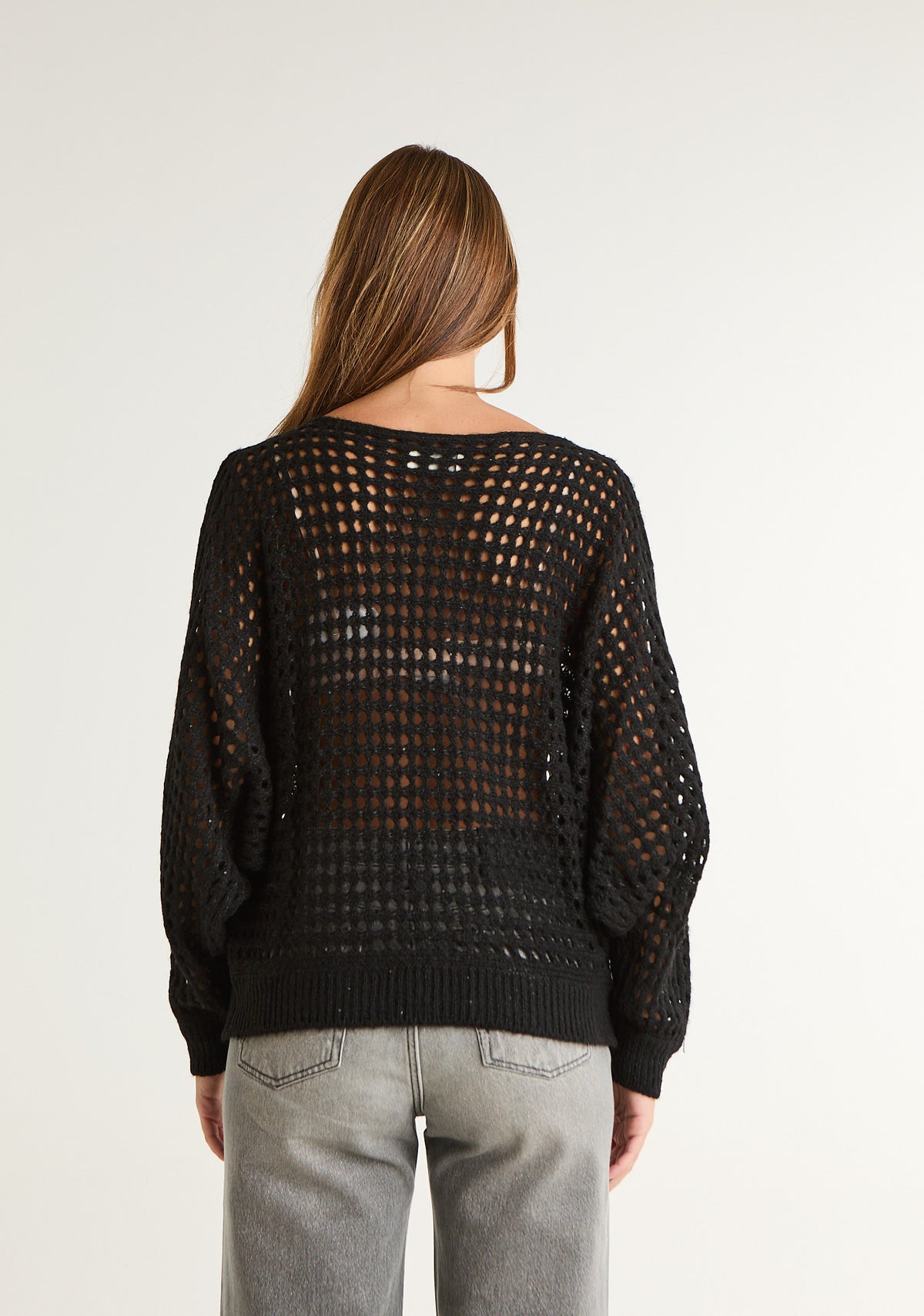 Maglia traforata con omeri scoperti