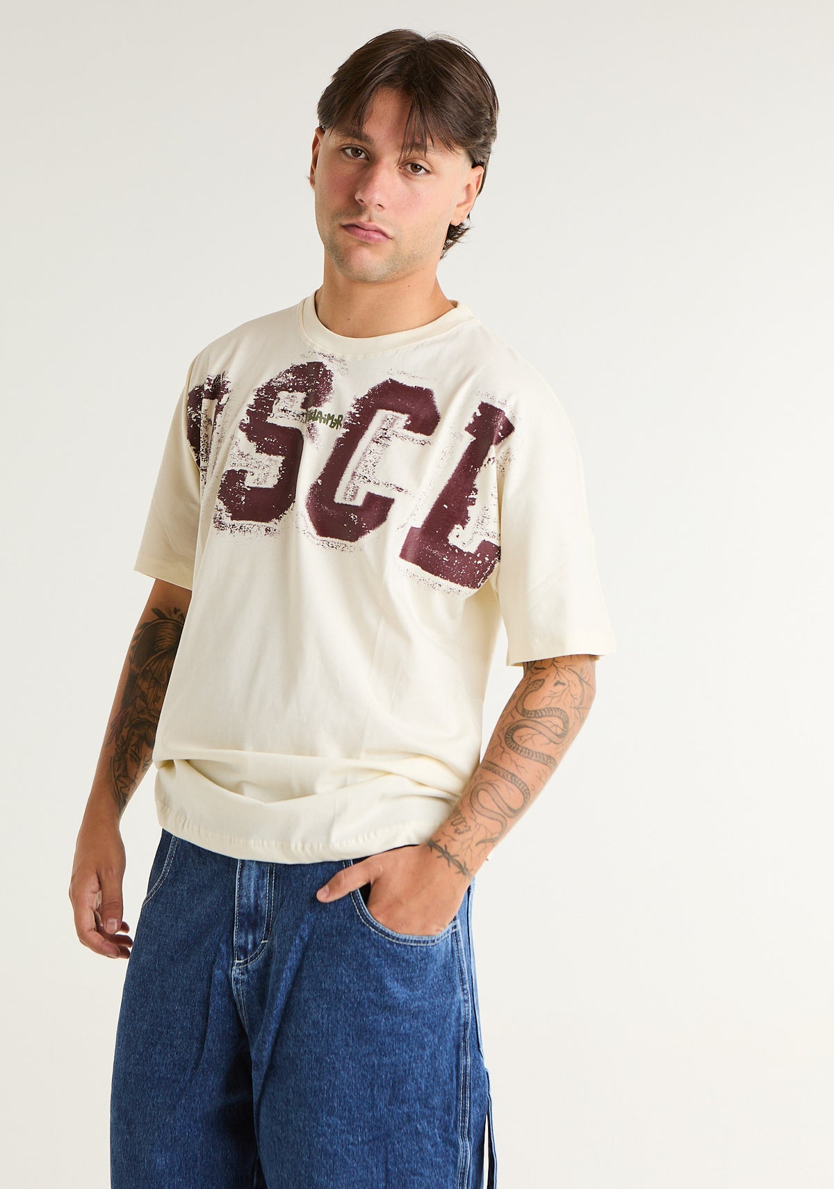 T-shirt con logo siglato