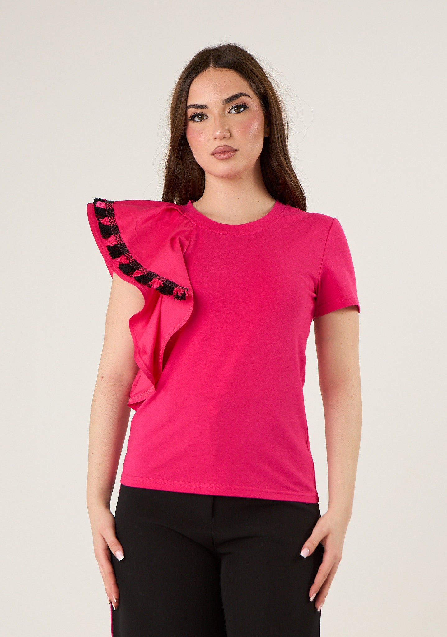 T-shirt con manica a balza