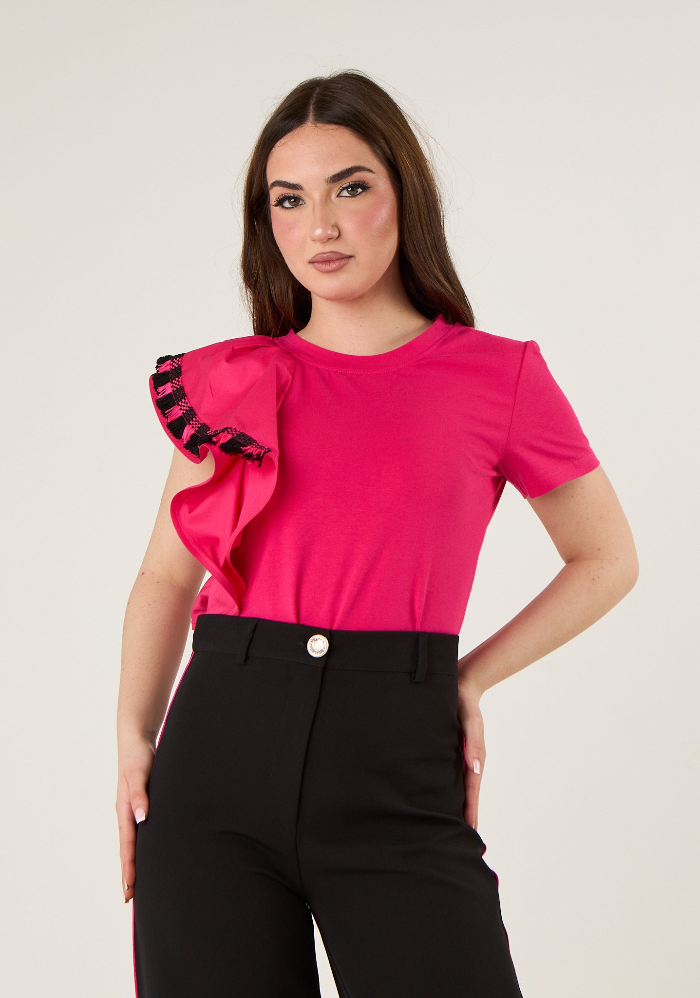 T-shirt con manica a balza