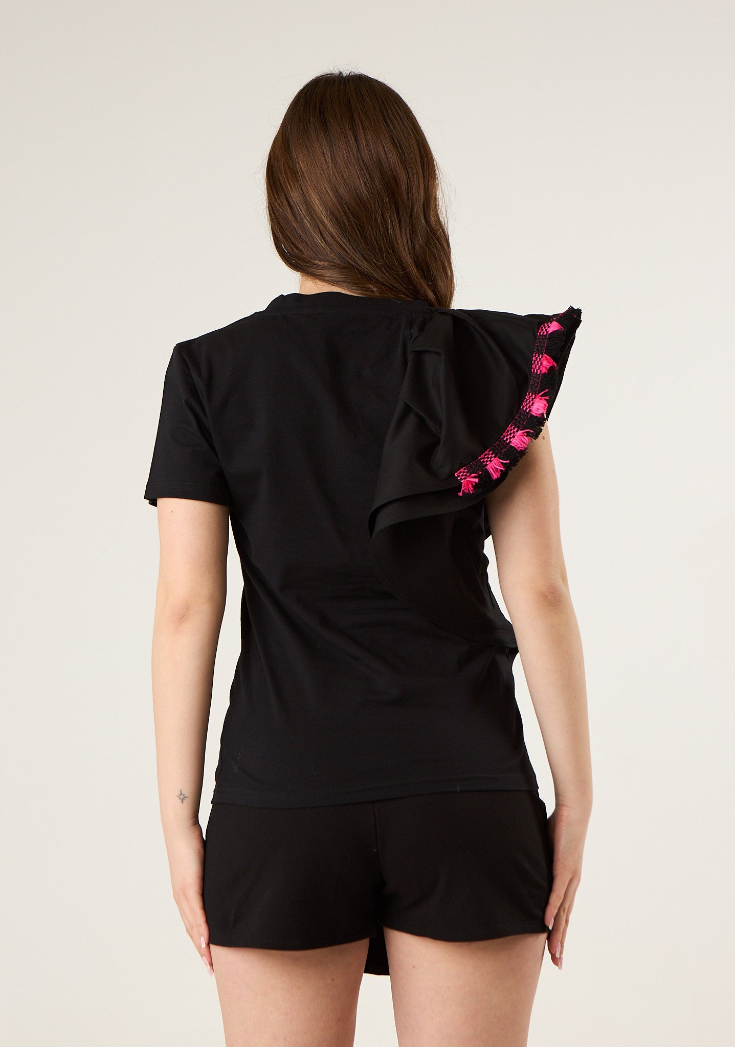 T-shirt con manica a balza