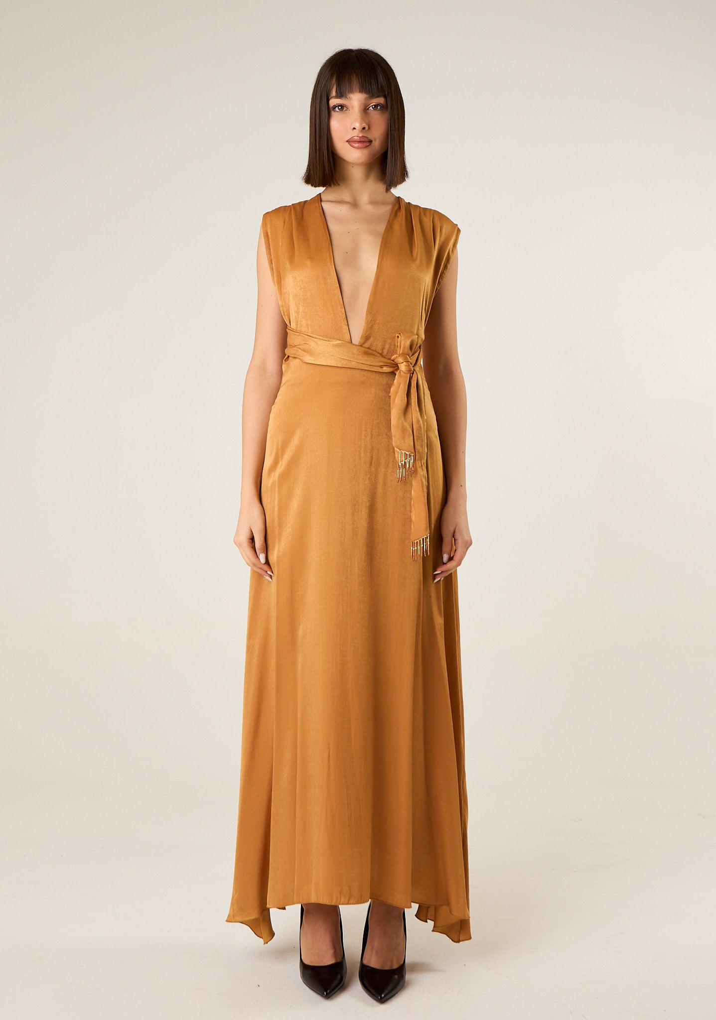 Abito lungo con incrocio posteriore