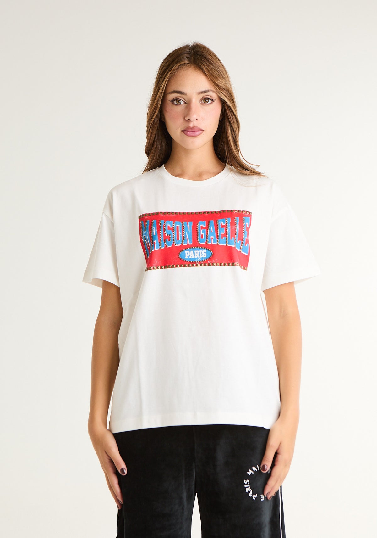 T-shirt con stampa e applicazioni