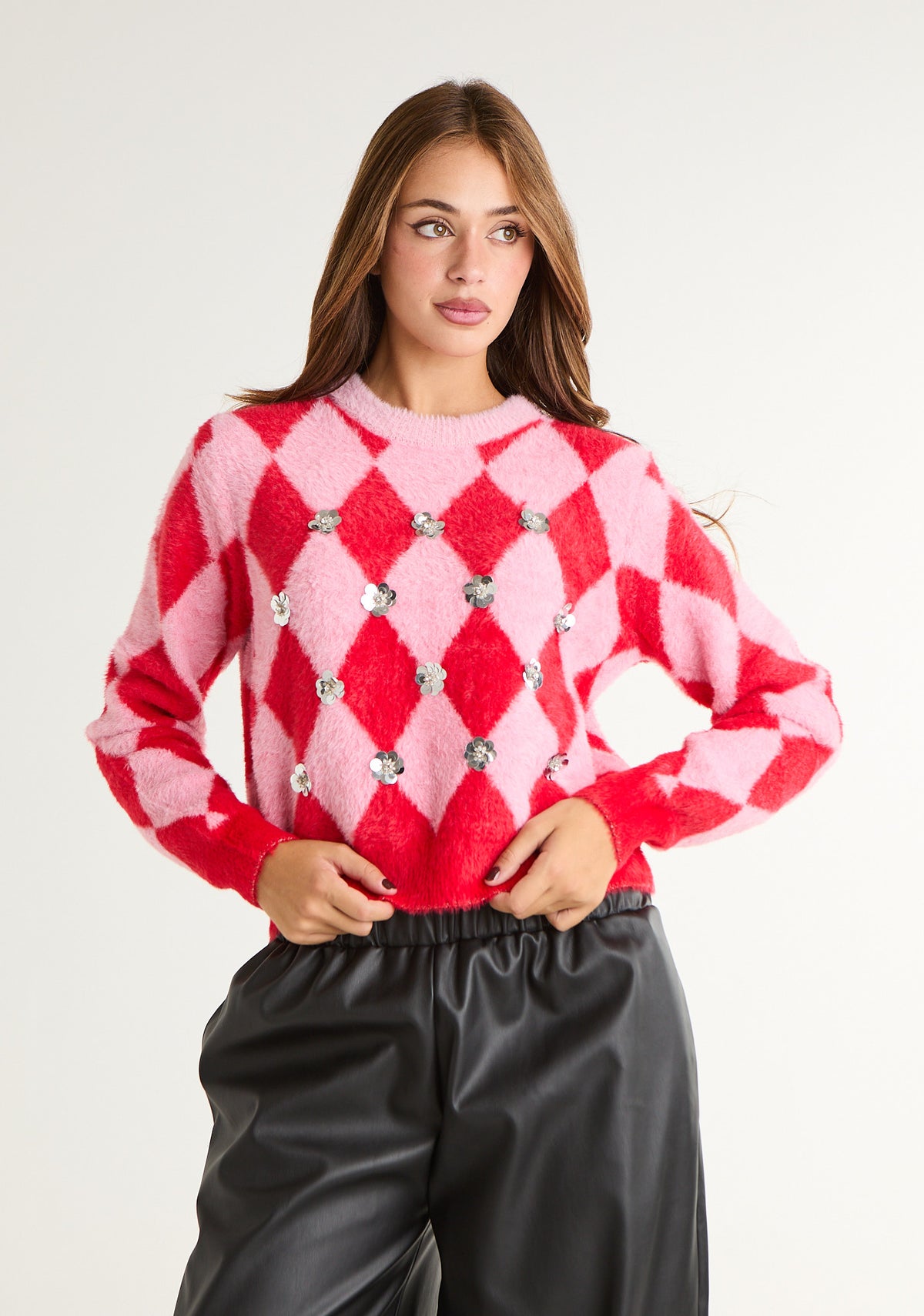 Pullover geometrico con applicazioni