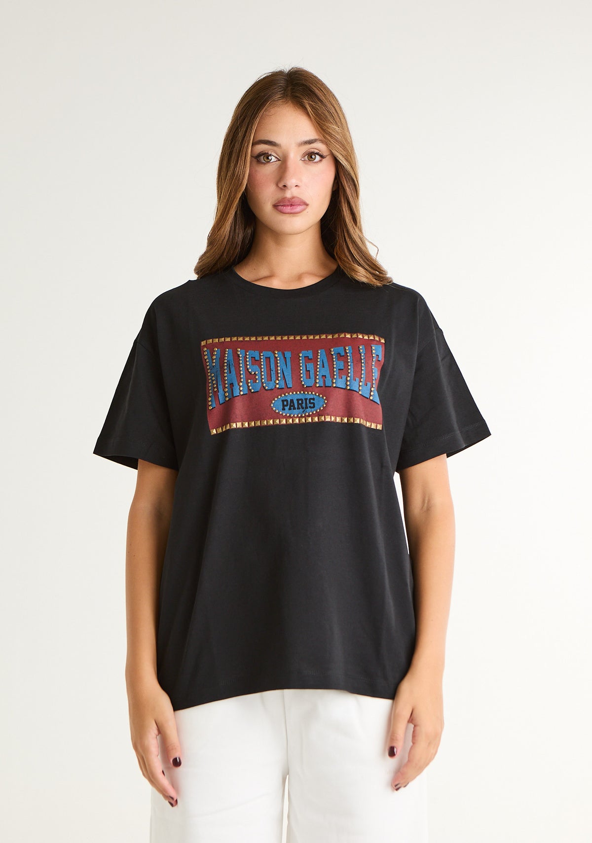 T-shirt con stampa e applicazioni