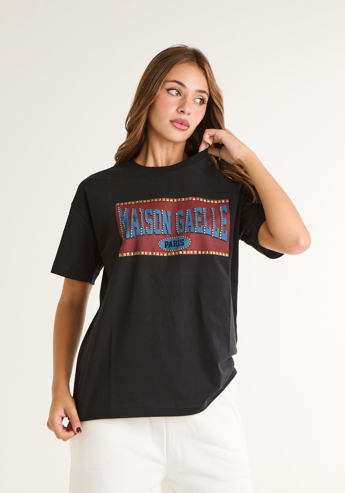 T-shirt con stampa e applicazioni