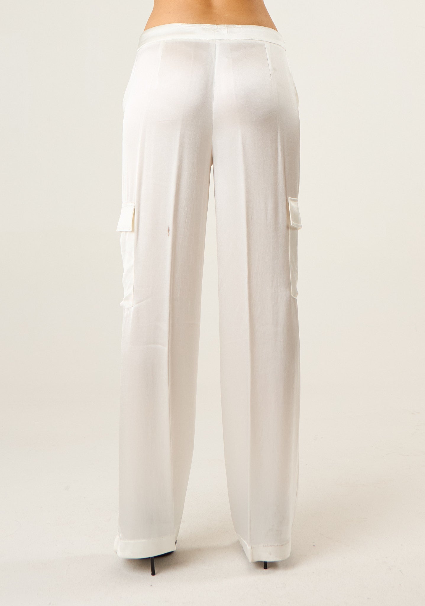 Pantalone cargo in raso